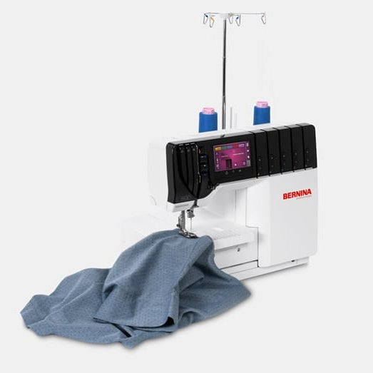 Bernina L 890