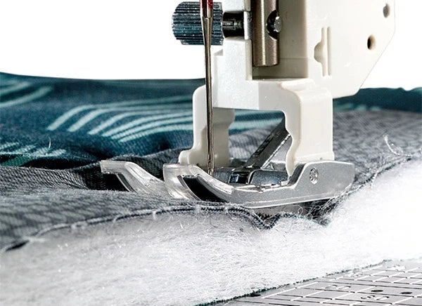 Janome Horizon MC8200QCPSE Computerized Sewing Machine