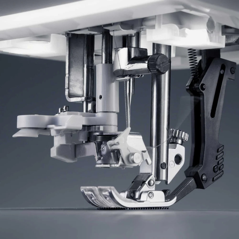 PFAFF expression™ 715 Sewing Machine