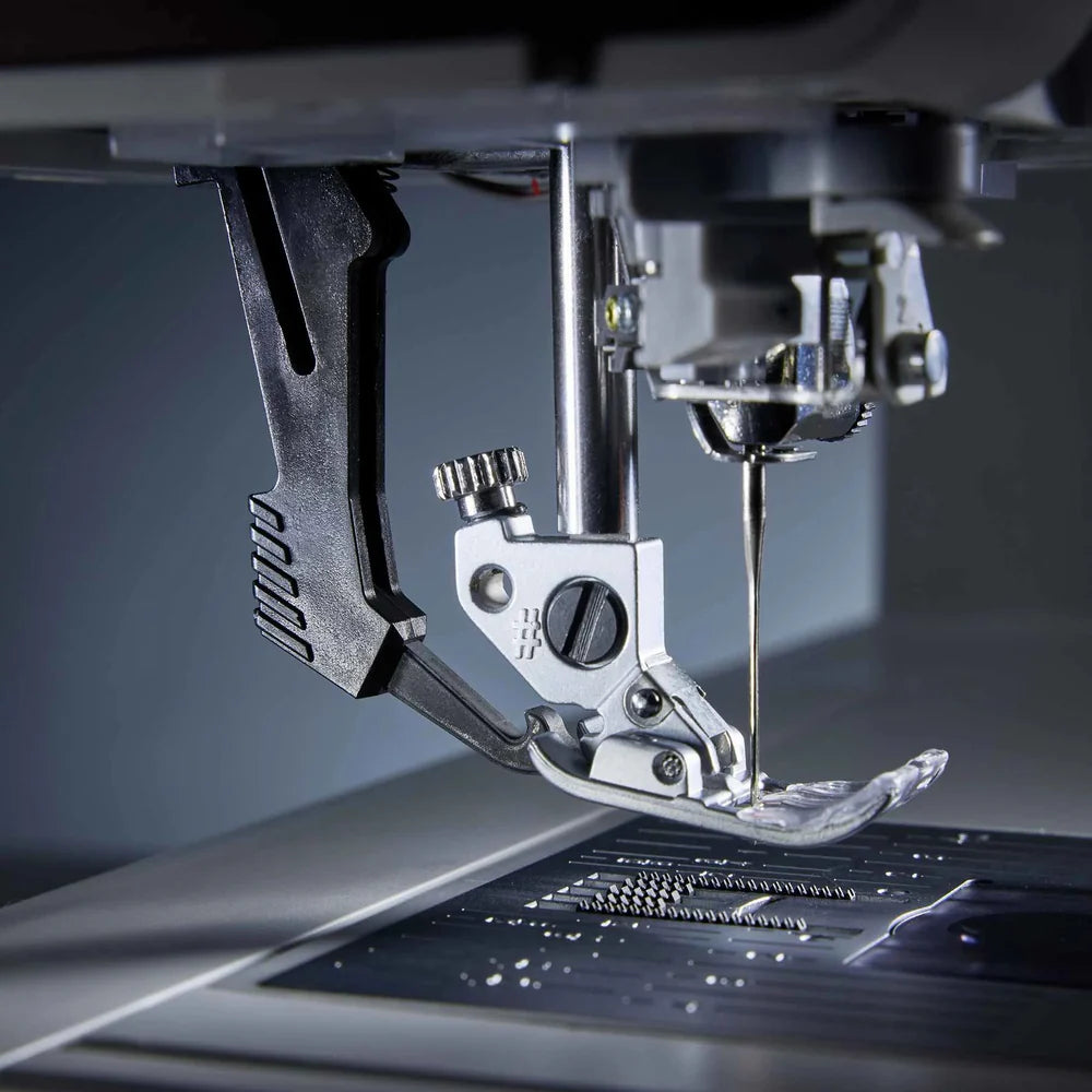 PFAFF expression™ 715 Sewing Machine