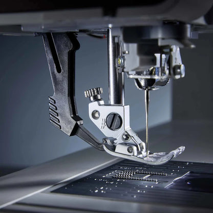 PFAFF expression™ 715 Sewing Machine